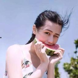 娱乐吃瓜酱精致女生,娱乐吃瓜酱的时尚生活指南  第3张